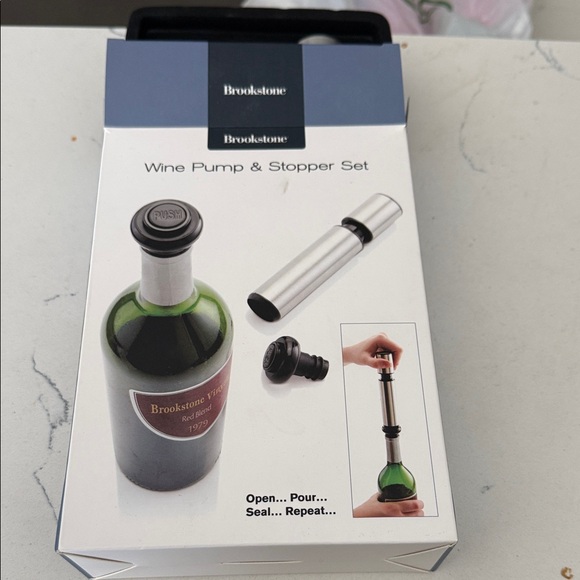 Brookstone Other - Brookstone Silver Wine Preservation Set